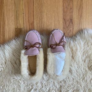 Minnetonka Sheepskin Moccasins